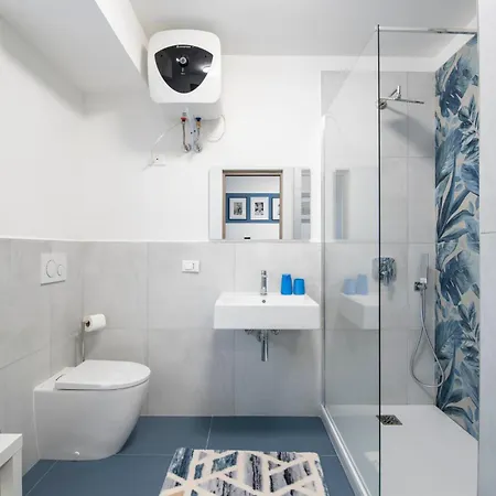 לינה וארוחת בוקר Dante 3*