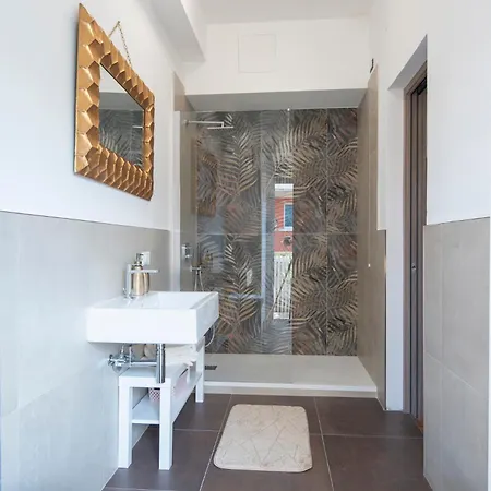 לינה וארוחת בוקר Dante 3*